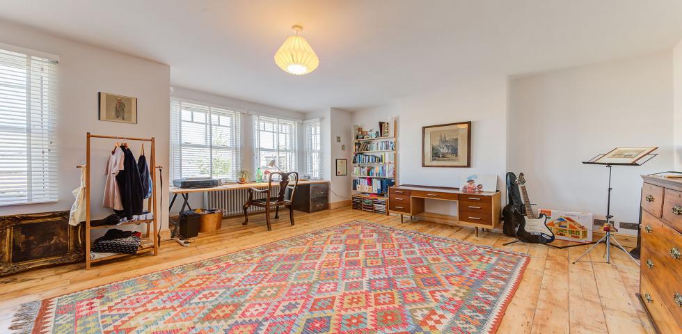 			4 Bedroom, 1 bath, 1 reception Terraced House			 Totteridge Lane, TOTTERIDGE & WHETSTONE